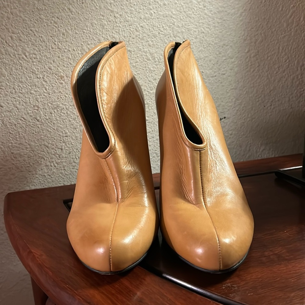 Vince Camuto Bootie Sz 9.5B